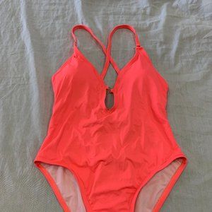 ❄️ NWT EMERALD BAY WOMENS ONE PIECE PLUNGING SWIMSUIT SIZE 8  ❄️